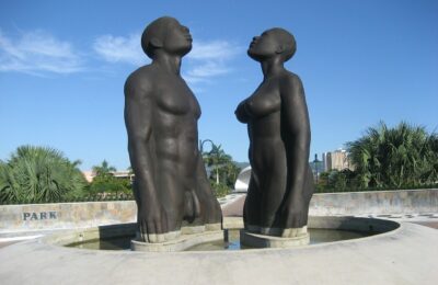 Rzeźba "Redemption Song" znajdująca się w Kingston na Jamajce